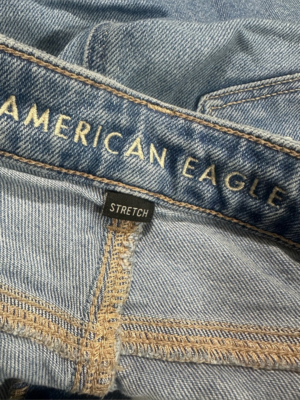 American Eagle Mom Straight Jeans Womens Sz 2 X-Long Blue Light Wash Distressed - Picture 9 of 15